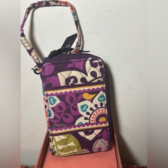 Vera Bradley Wristlet. - Picture 2 of 7